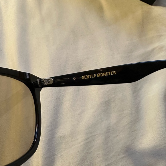 **SOLD** GENTLE MONSTER LILIT-01(BR) Sunglasses - Picture 4 of 6